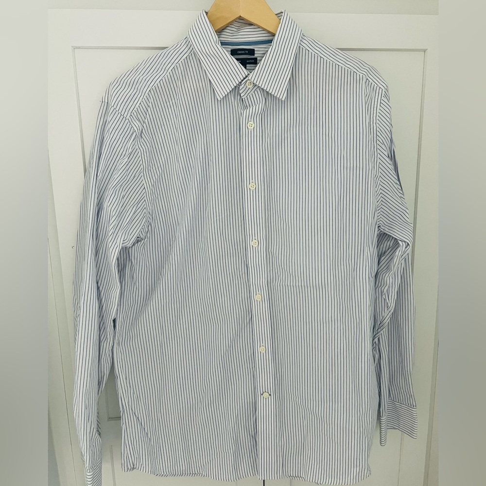 Gap Classic Fit Men's Blue and White Stripe Dress Shirt size Large